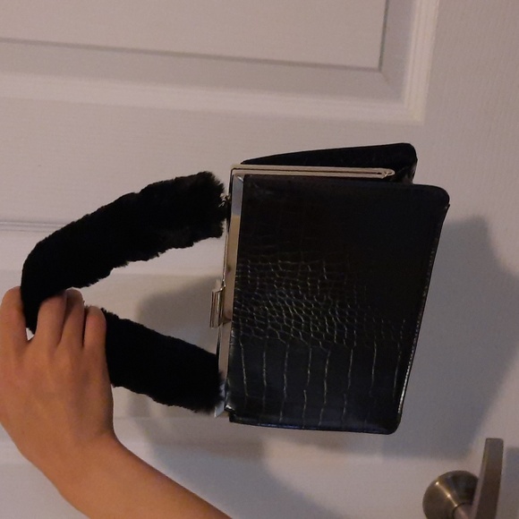 Topshop classic black handbag with faux fur handle and silver metal clasp. NWT - Picture 5 of 5
